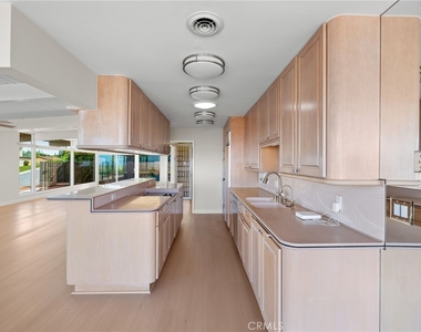 3045 Crownview - Photo Thumbnail 17