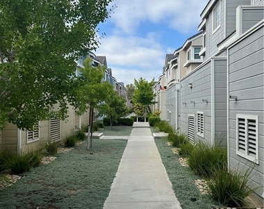 2800 Plaza Del Amo - Photo Thumbnail 1