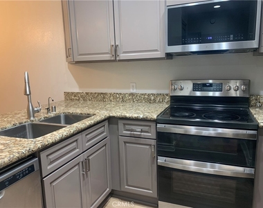 2960 Champion Way - Photo Thumbnail 5