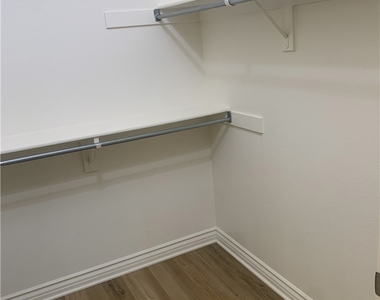 2960 Champion Way - Photo Thumbnail 14