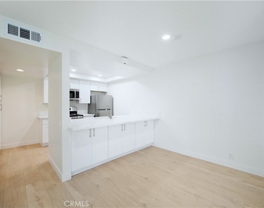 421 Coral Reef - Photo Thumbnail 7