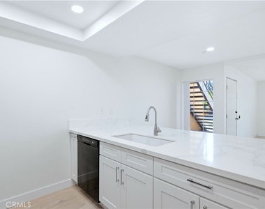 421 Coral Reef - Photo Thumbnail 14