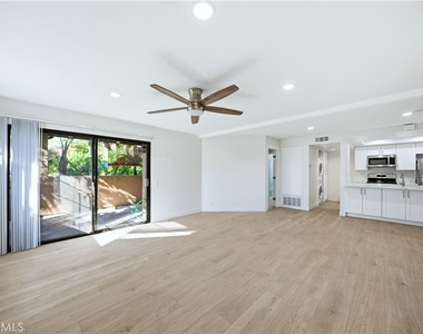 421 Coral Reef - Photo Thumbnail 4