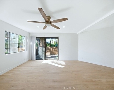 421 Coral Reef - Photo Thumbnail 5