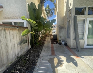 5033 Camino Playa Acapulco - Photo Thumbnail 25
