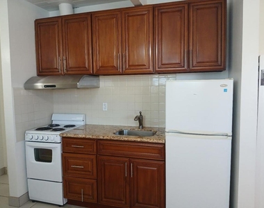 1575 Laurel Street - Photo Thumbnail 6