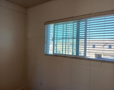 1575 Laurel Street - Photo Thumbnail 3