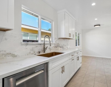 700 Gull Avenue - Photo Thumbnail 28