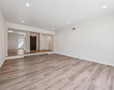 700 Gull Avenue - Photo Thumbnail 12