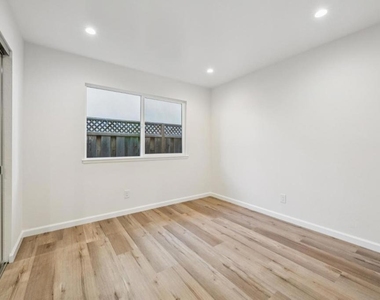 700 Gull Avenue - Photo Thumbnail 54