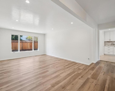 700 Gull Avenue - Photo Thumbnail 8
