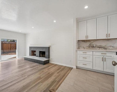700 Gull Avenue - Photo Thumbnail 14