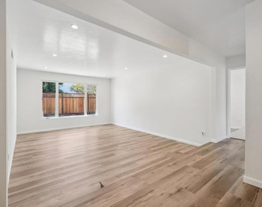 700 Gull Avenue - Photo Thumbnail 7