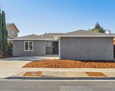 700 Gull Avenue - Photo Thumbnail 1