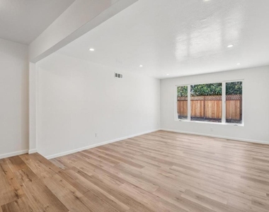 700 Gull Avenue - Photo Thumbnail 9