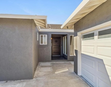 700 Gull Avenue - Photo Thumbnail 3