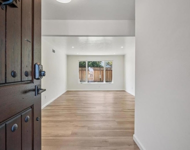 700 Gull Avenue - Photo Thumbnail 5