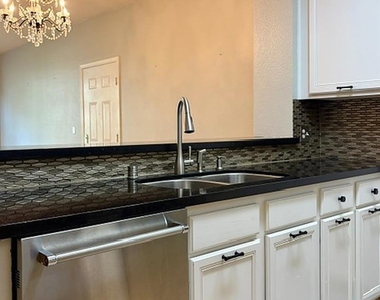 415 N 2nd Street - Photo Thumbnail 4