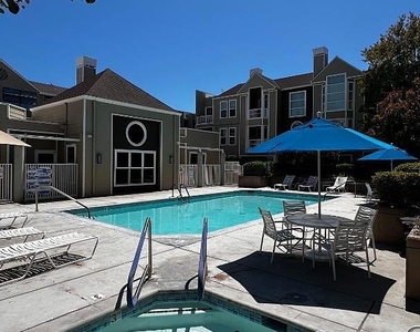 415 N 2nd Street - Photo Thumbnail 28