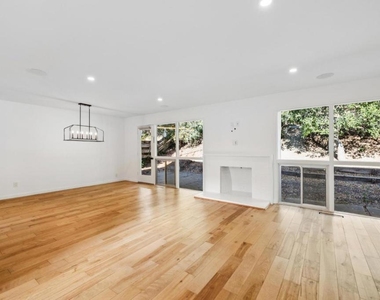 830 Robin Lane - Photo Thumbnail 6