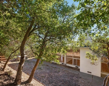 830 Robin Lane - Photo Thumbnail 48