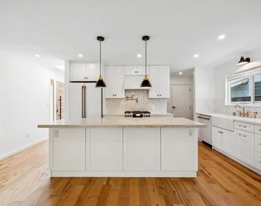 830 Robin Lane - Photo Thumbnail 12