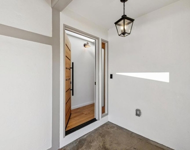 830 Robin Lane - Photo Thumbnail 4