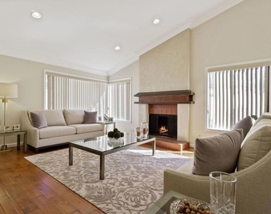 527 Martinique Drive - Photo Thumbnail 1