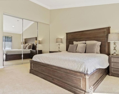 527 Martinique Drive - Photo Thumbnail 7