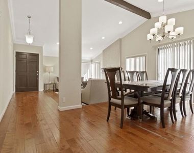527 Martinique Drive - Photo Thumbnail 2