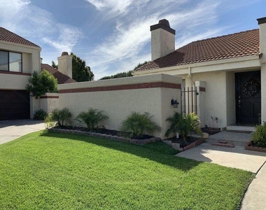 527 Martinique Drive - Photo Thumbnail 10