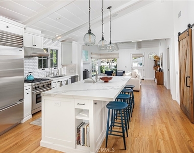 581 Brooks - Photo Thumbnail 4