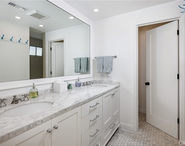 581 Brooks - Photo Thumbnail 14
