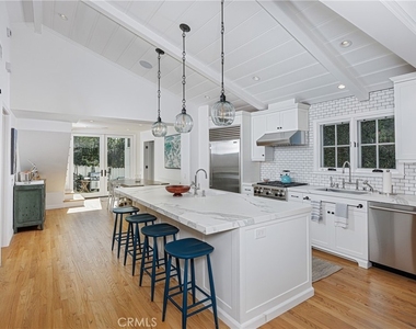 581 Brooks - Photo Thumbnail 3