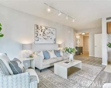 175 W Saint James Street - Photo Thumbnail 4