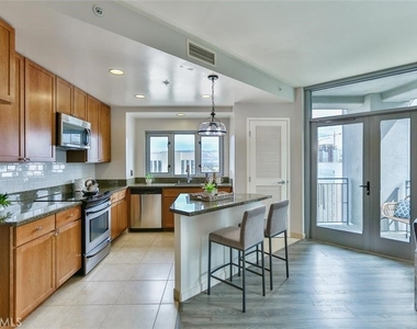 175 W Saint James Street - Photo Thumbnail 6