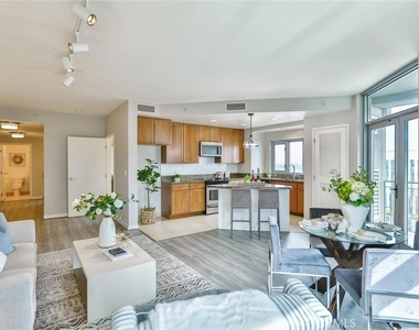 175 W Saint James Street - Photo Thumbnail 7