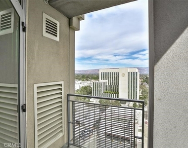 175 W Saint James Street - Photo Thumbnail 14