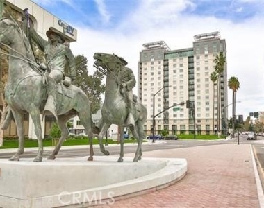 175 W Saint James Street - Photo Thumbnail 21