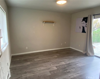 805 S 8th Street - Photo Thumbnail 1