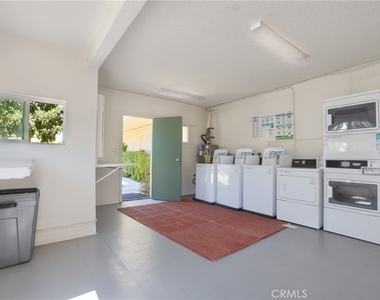 915 E Palmer Avenue - Photo Thumbnail 24