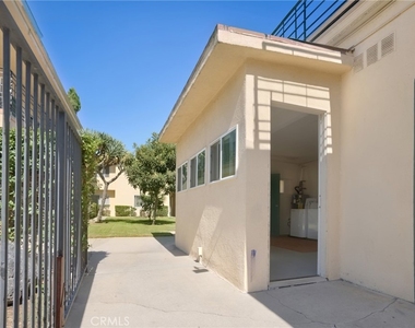 915 E Palmer Avenue - Photo Thumbnail 25