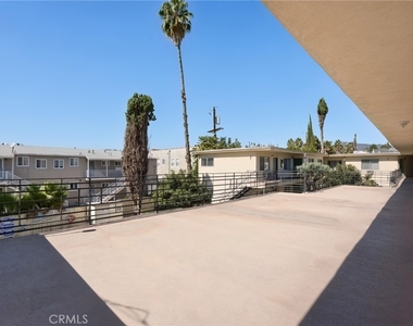 915 E Palmer Avenue - Photo Thumbnail 30