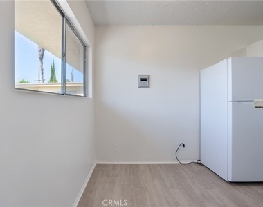915 E Palmer Avenue - Photo Thumbnail 7