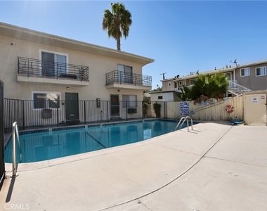 915 E Palmer Avenue - Photo Thumbnail 26