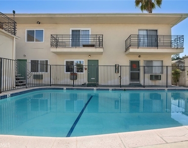 915 E Palmer Avenue - Photo Thumbnail 29