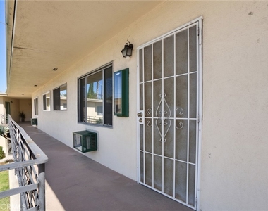 915 E Palmer Avenue - Photo Thumbnail 1