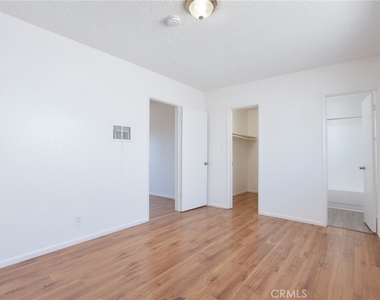 915 E Palmer Avenue - Photo Thumbnail 16