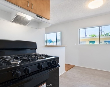 915 E Palmer Avenue - Photo Thumbnail 13