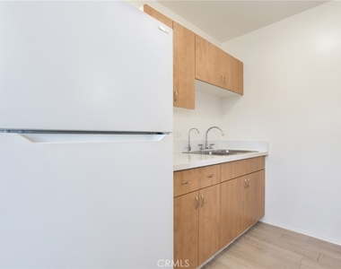915 E Palmer Avenue - Photo Thumbnail 10